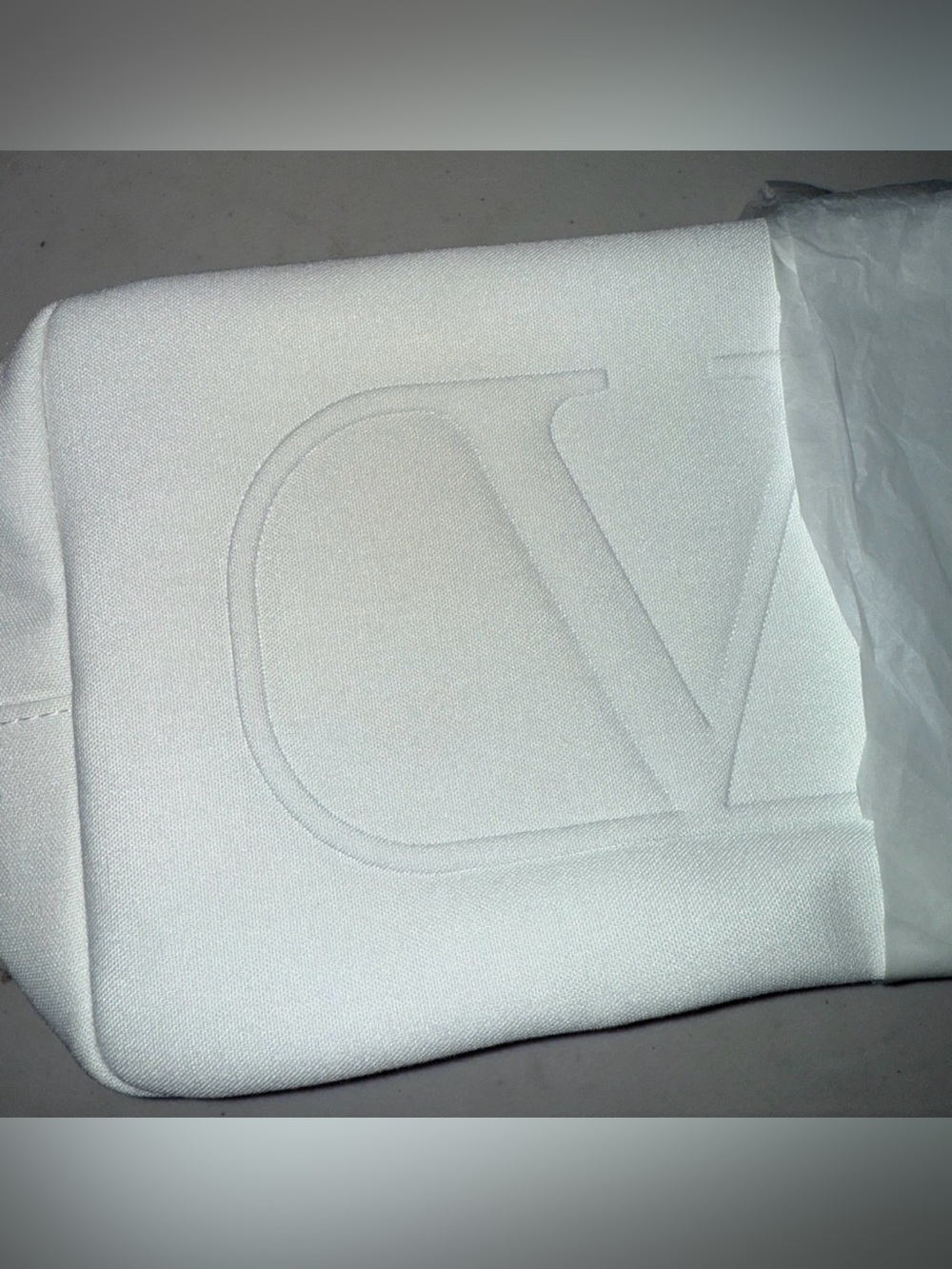 Valentino✨🤍🤍⭐️White Embossed V Cosmetic Pouch